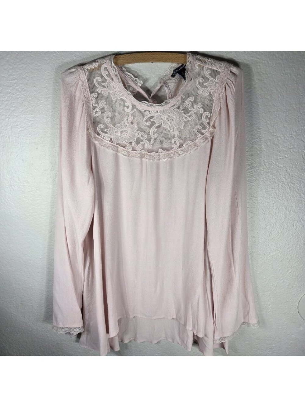 Chelsea & Theodore Tunic Blouse Size L Assimetrical Light Pink Lace Crewneck